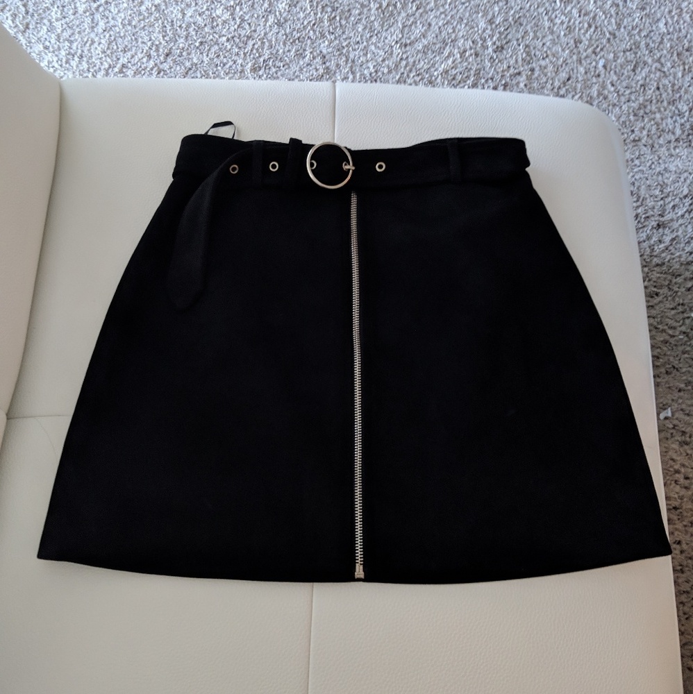 Basic essencial skirt Belt include silver zipper
